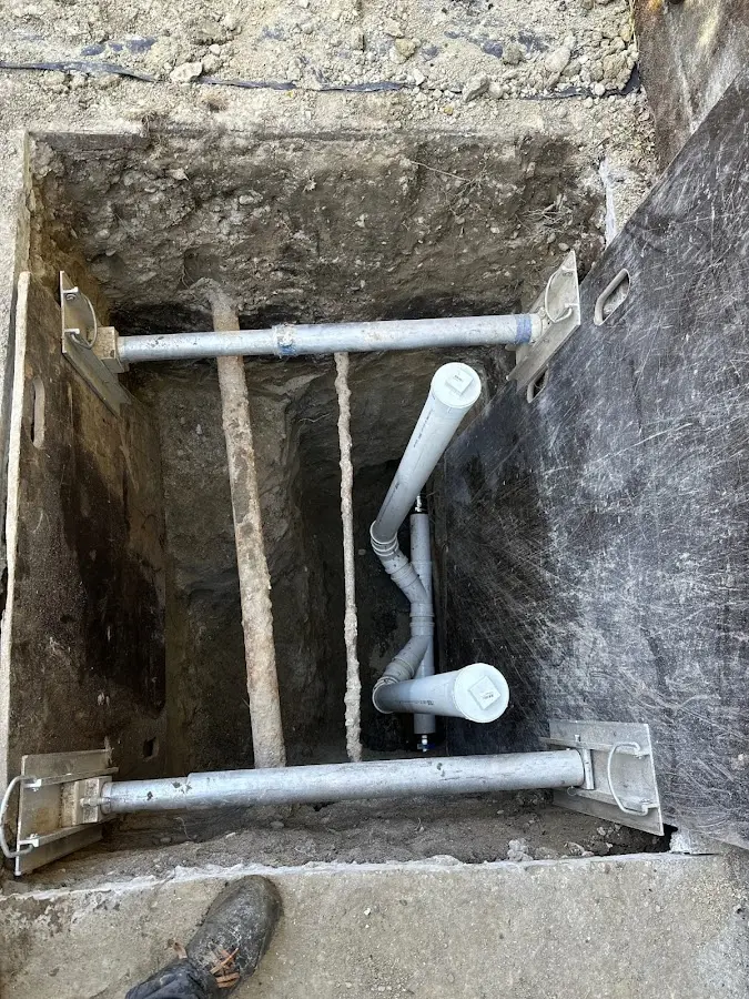 Experienced plumber completing Drain Cleaning work in Watseka